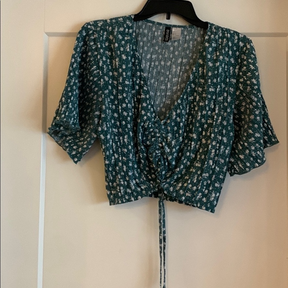 H&M flutter sleeve, floral cropped top